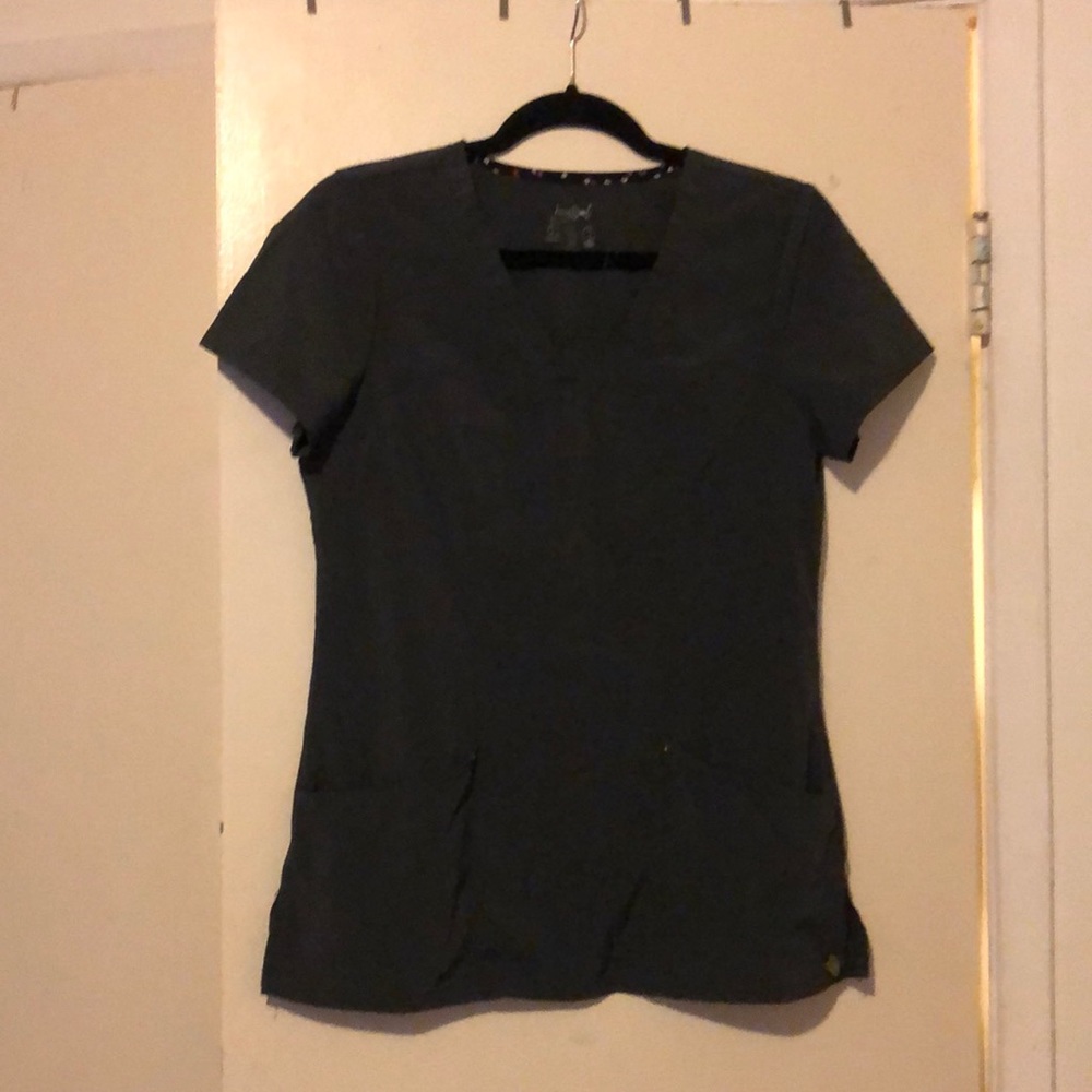 HeartSoul charcoal scrub top EUC
